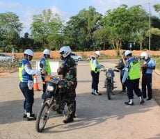 Dalam Rangka Memperingati HUT TNI Angkatan Udara ke - 77 Pintu Masuk Utama Lanud Hang Nadim di Kawal