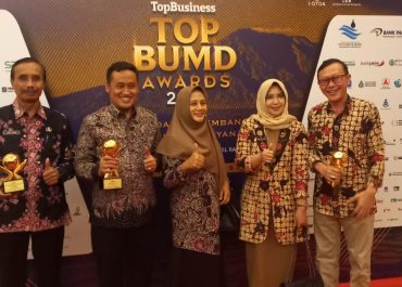 Slamet Efendi, Dirut Tirta Mulia Pemalang Mendapat Penghargaan TOP CEO BUMD 2023