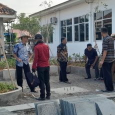 DLHK Karawang Sidak Proyek Taman di Kantor Camat Batujaya