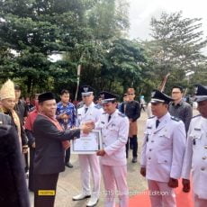 Wali Nagari Pilubang Terima Piagam Penghargaan Terbaik Dari Pemkab Padang Pariaman