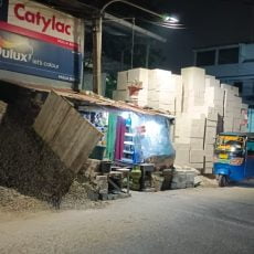 Berdalih Karena Banyak Warga Minta Bikin Warung,TB Mulya Baru Susun Material di Pinggir Jalan. Sapol PP Minta Bongkar