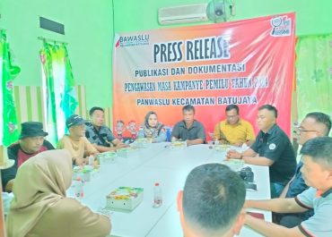 Panwaslu Batujaya Dalam  Press Release Bersama Wartawan