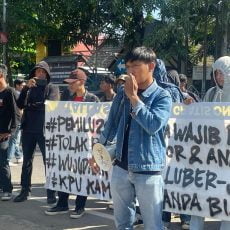 KPU Somba Opu Kabupaten Gowa dan Batas Kota Gowa Makassar di Demo APMI