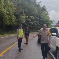 Kapolres Toba Turun Langsung ke TKP Laka dan Turut Cek Korban Laka.