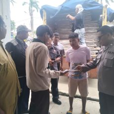 Polsek Batujaya Karawang Kawal Penyerahan Bilik Suara