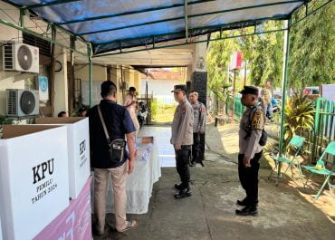 Kabid Humas Polda Sumbar Tinjau Pengamanan di TPS di Padang