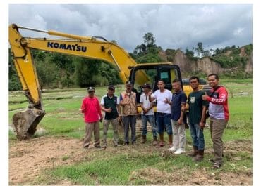 Tim JKA Aur  Malintang  Bantu  Excavator Bertugas di Bencana Sungai Pingai