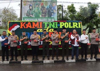 TNI-POLRI di Sibolga Bagikan 1000 Takjil Kepada Masyarakat