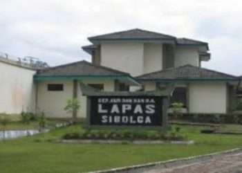 Kalapas Sibolga Tindak Warga Binaan Yang Memakai HP Dalam Tahanan
