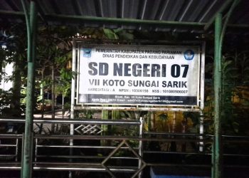 Kepsek SDN 07 VII Koto Sungai Sariak Bergaya Bak Preman Pasar