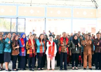 TP PKK Provinsi di Desa Binaan TP PKK Kabupaten Toba