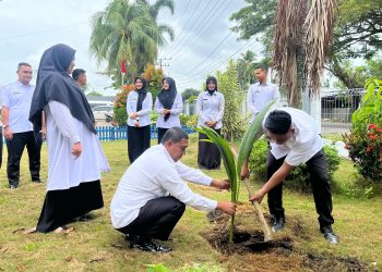 Lapas Idi Laksanakan Penanaman Bibit Pohon Kelapa