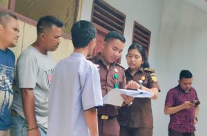 Tim kejaksaan negeri Tapanuli Selatan saat cek lokasi di desa Aek libung atas laporan masyarakat desa Aek libung