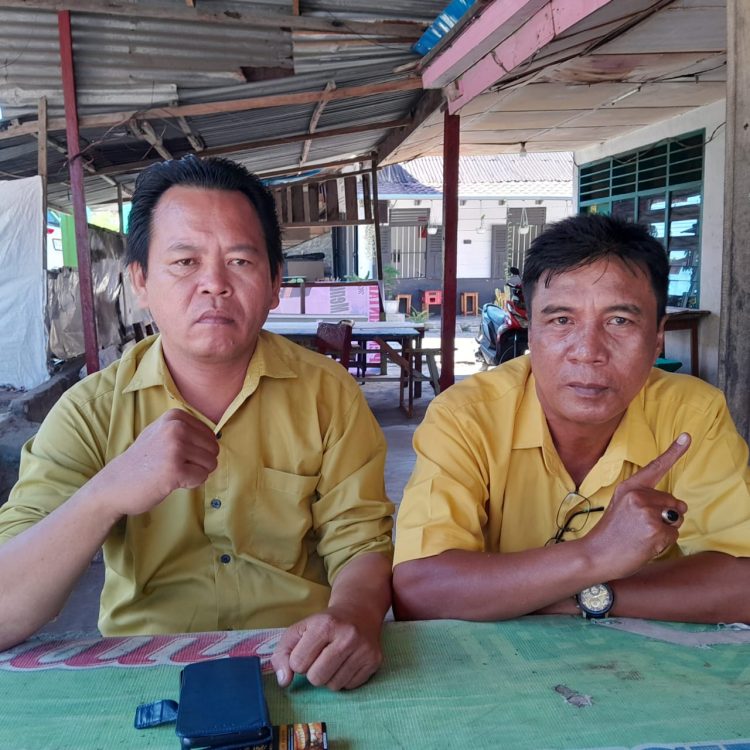 Ketua LSM P2i Simon Situmorang didampingi Ketua LSM Gembok Juan Lumban Gaol yang tergabung dalam Gempar Sibolga-Tapteng.