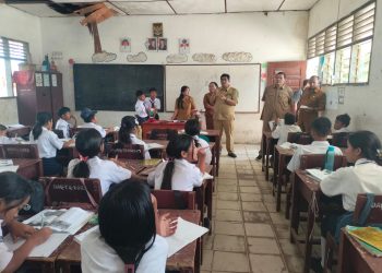 Plt Kadis Pendidikan Bersama Kabid Dikdas Tinjau Ujian TKA di SMPN 1 Panei Tongah