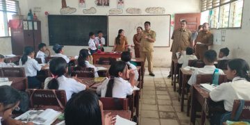 Plt Kadis Pendidikan Bersama Kabid Dikdas Tinjau Ujian TKA di SMPN 1 Panei Tongah