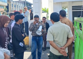 Aksi di Depan Kantor Walikota Padang Sidempuan Buat Merinding