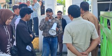 Aksi di Depan Kantor Walikota Padang Sidempuan Buat Merinding