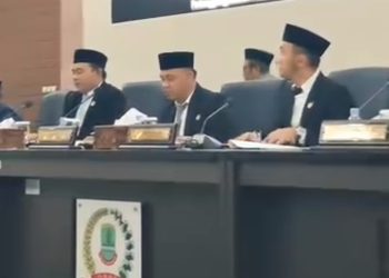 Rapat Paripurna DPRD Karawang Dalam Penetapan Raperda