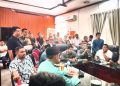 DPRD Langkat Janjikan 1 Km Aspal, EMP Gebang Bantu 200 Truk Sertu