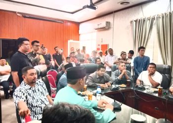 DPRD Langkat Janjikan 1 Km Aspal, EMP Gebang Bantu 200 Truk Sertu